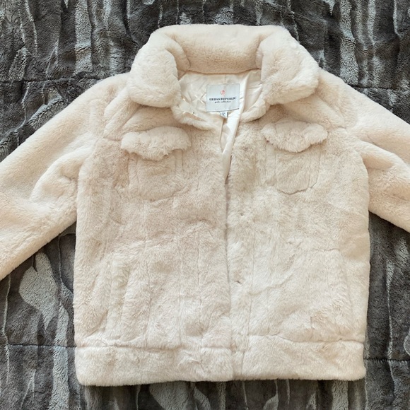 Urban Republic Other - Faux fur girls coat size medium 10-12